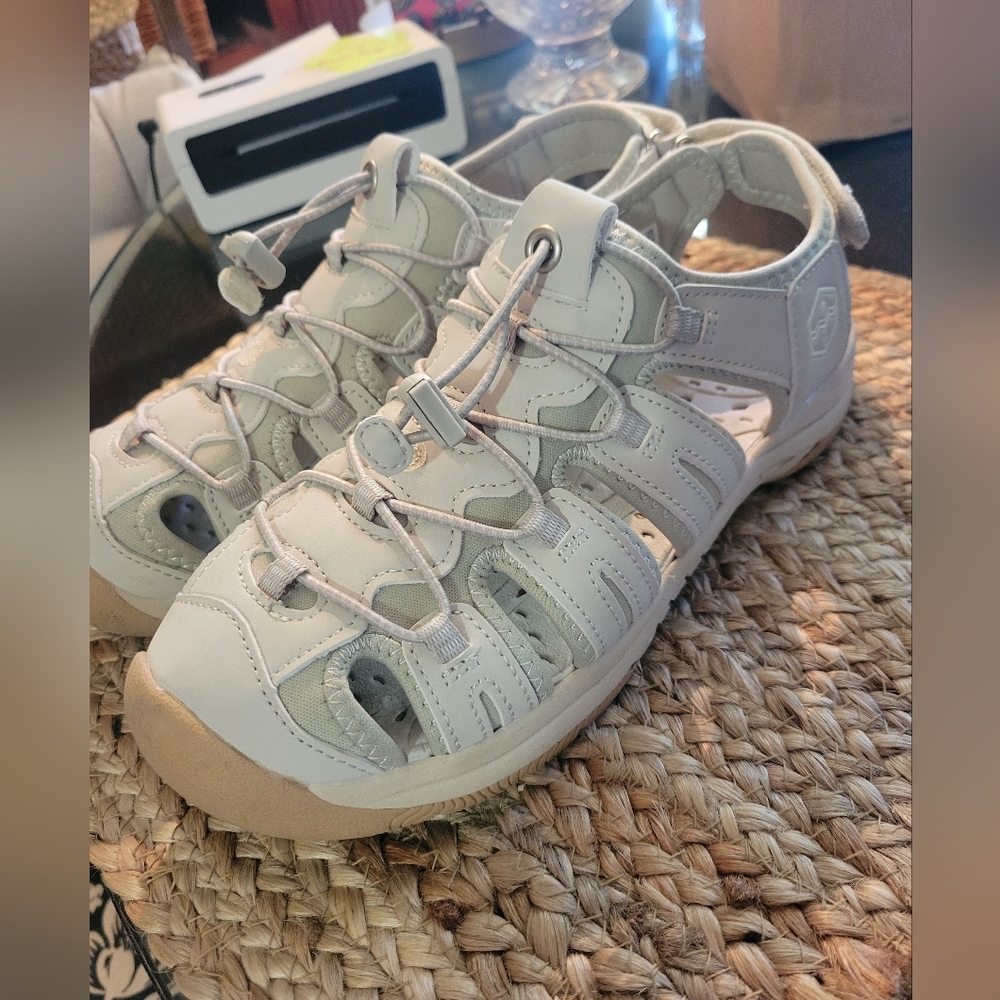 Khombu Woman's  Sandals Size 8.5 Like New - Picture 8 of 10